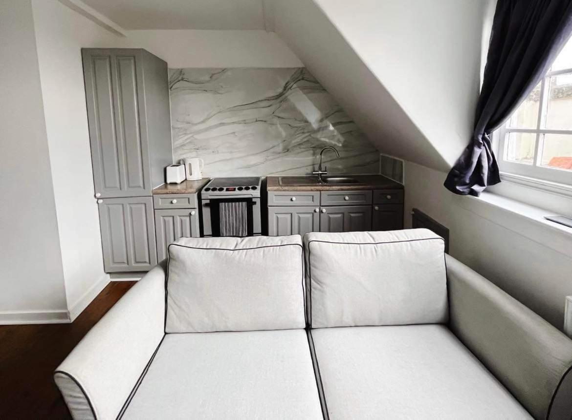 4 Bed Loft Apartment Overlooking Historic Town Trowbridge Exterior photo